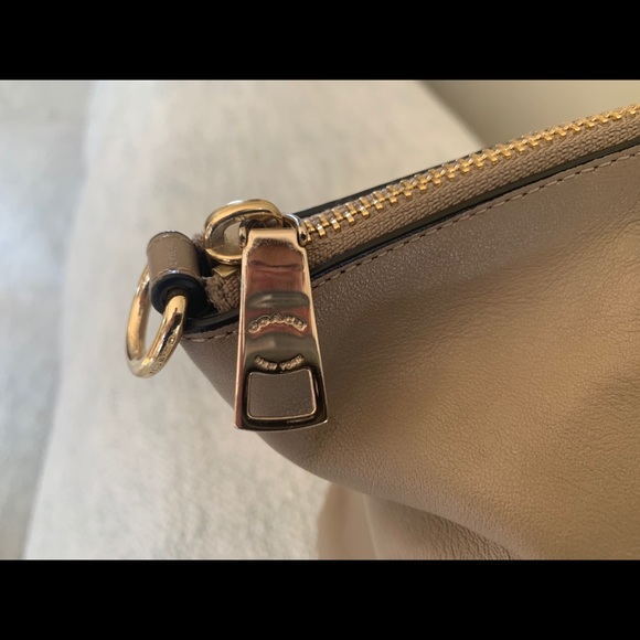 Coach bag sold - Picture 4 of 7